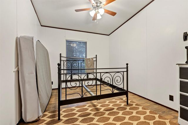271 Shoreline Drive, Huntsville, TX 77320