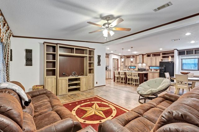 271 Shoreline Drive, Huntsville, TX 77320
