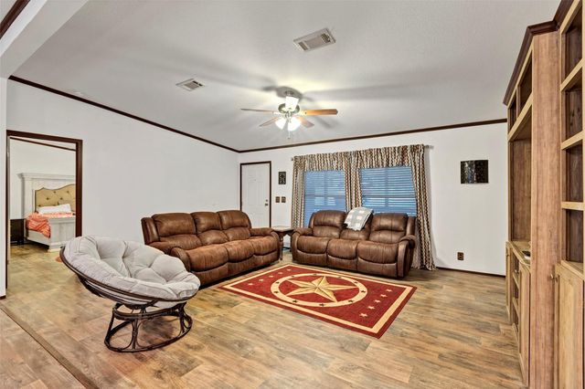 271 Shoreline Drive, Huntsville, TX 77320