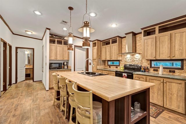 271 Shoreline Drive, Huntsville, TX 77320