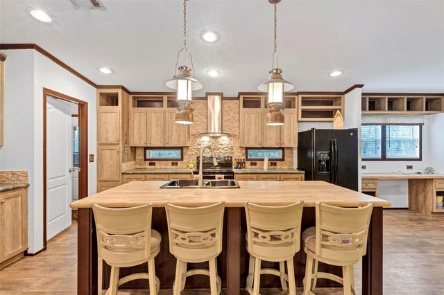 271 Shoreline Drive, Huntsville, TX 77320