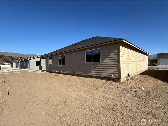 122 Salmon Drive, Wenatchee, WA 98801