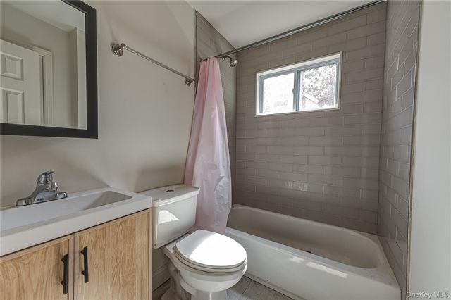 84 N 17th Street, Wheatley Heights, NY 11798