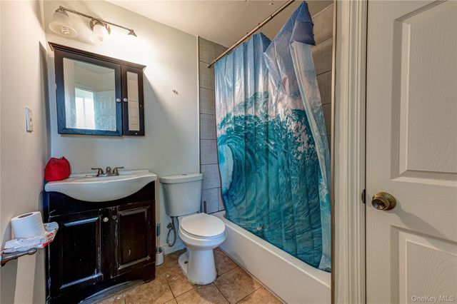84 N 17th Street, Wheatley Heights, NY 11798
