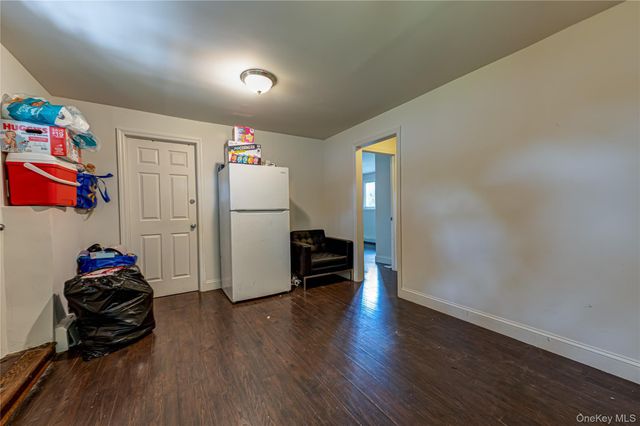 84 N 17th Street, Wheatley Heights, NY 11798