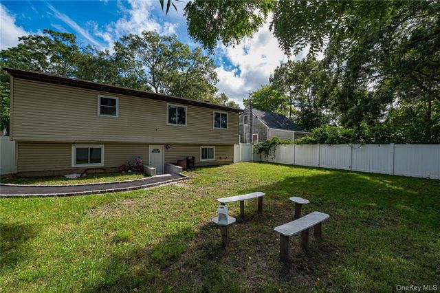 84 N 17th Street, Wheatley Heights, NY 11798