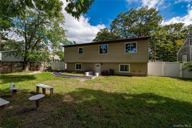 84 N 17th Street, Wheatley Heights, NY 11798