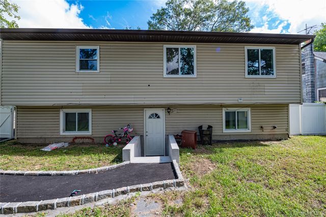 84 N 17th Street, Wheatley Heights, NY 11798