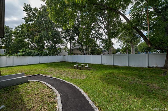 84 N 17th Street, Wheatley Heights, NY 11798