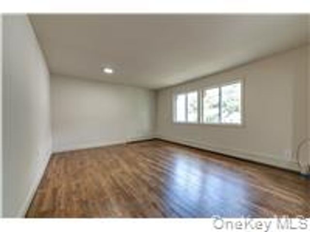 84 N 17th Street, Wheatley Heights, NY 11798