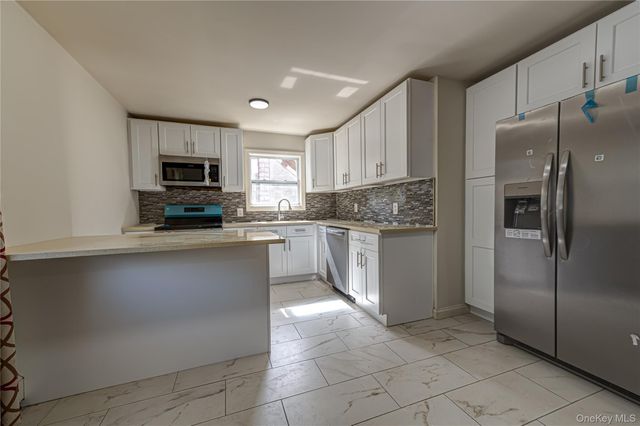 84 N 17th Street, Wheatley Heights, NY 11798