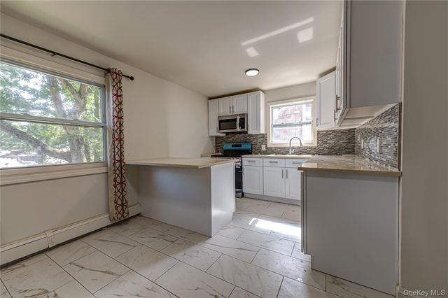 84 N 17th Street, Wheatley Heights, NY 11798
