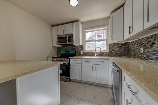 84 N 17th Street, Wheatley Heights, NY 11798