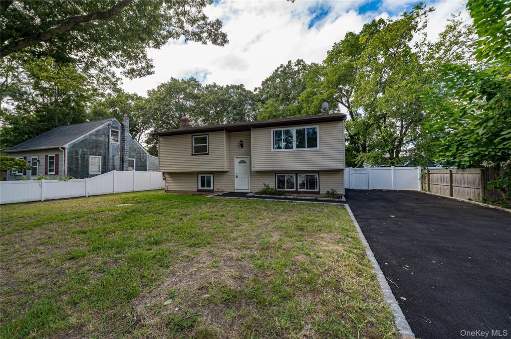 84 N 17th Street, Wheatley Heights, NY 11798 — photo 2