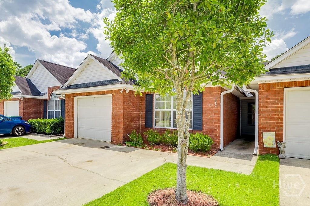 Image 2 of property listing at 125 E Towne Park Drive, Rincon, GA 31326