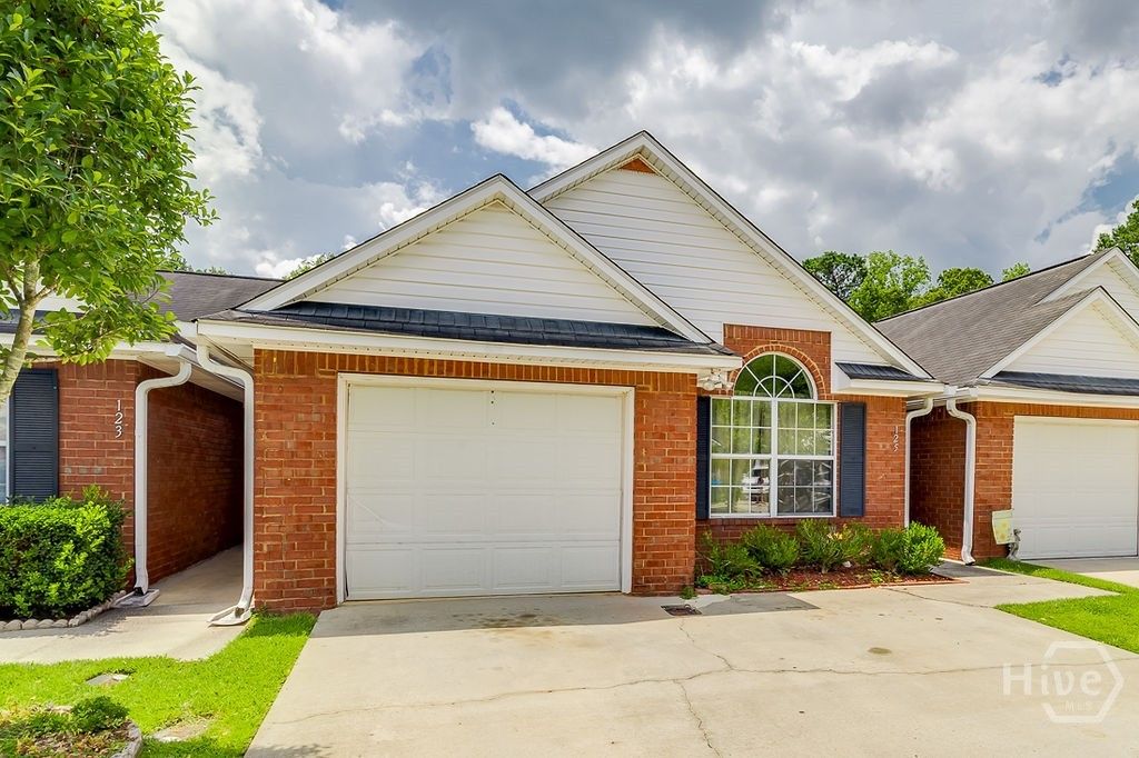 Image 3 of property listing at 125 E Towne Park Drive, Rincon, GA 31326