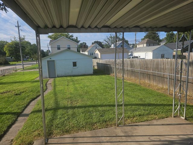 556 24th Avenue, Moline, IL 61265