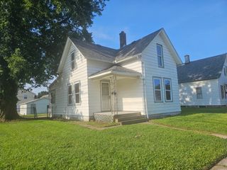 556 24th Avenue, Moline, IL 61265
