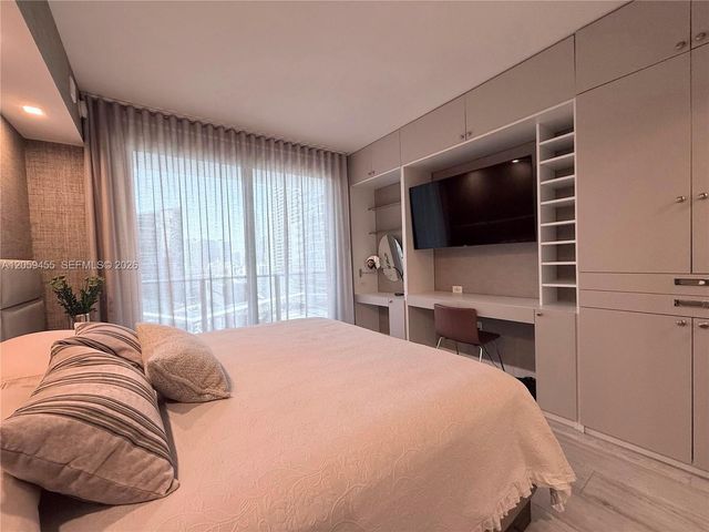 45 SW 9th Street 1401, Miami, FL 33130