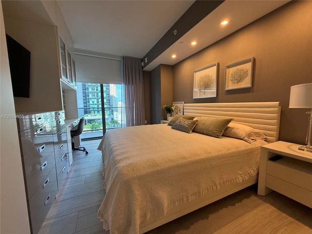 45 SW 9th Street 1401, Miami, FL 33130