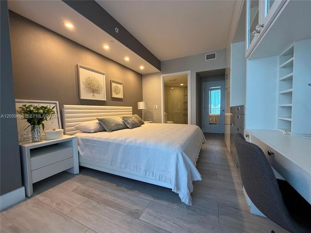45 SW 9th Street 1401, Miami, FL 33130