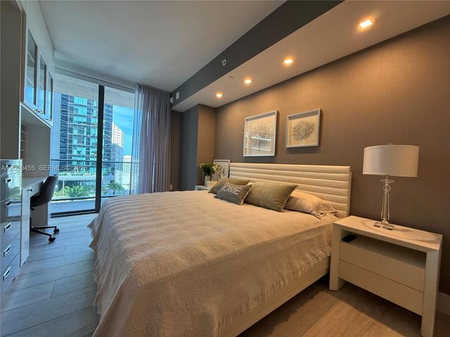 45 SW 9th Street 1401, Miami, FL 33130