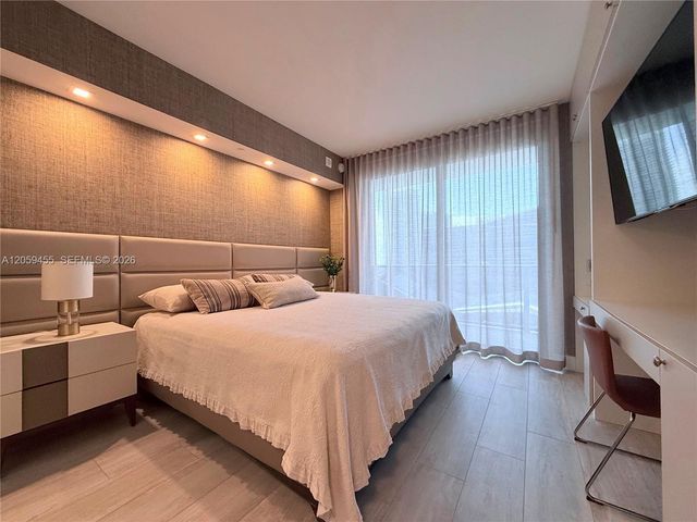 45 SW 9th Street 1401, Miami, FL 33130