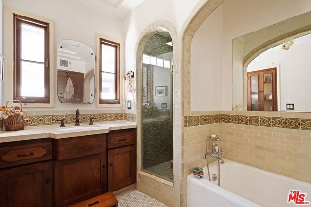 1781 S Garth Avenue, Los Angeles, CA 90035
