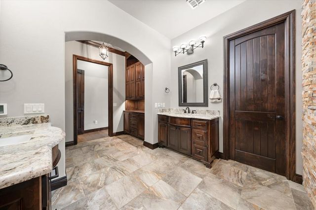 4708 Iron Horse Pass, Edmond, OK 73034