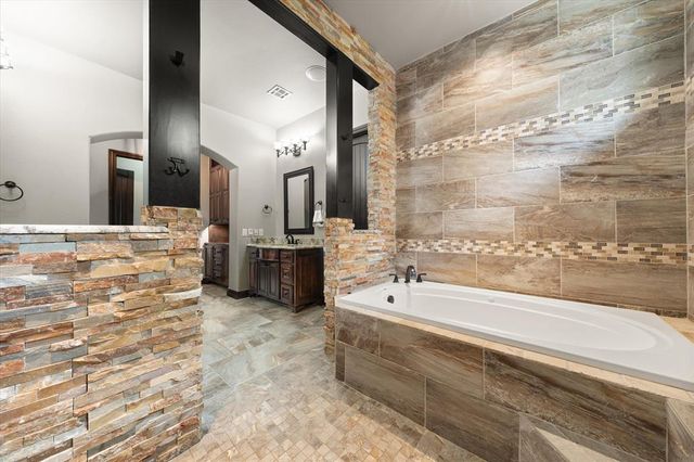 4708 Iron Horse Pass, Edmond, OK 73034