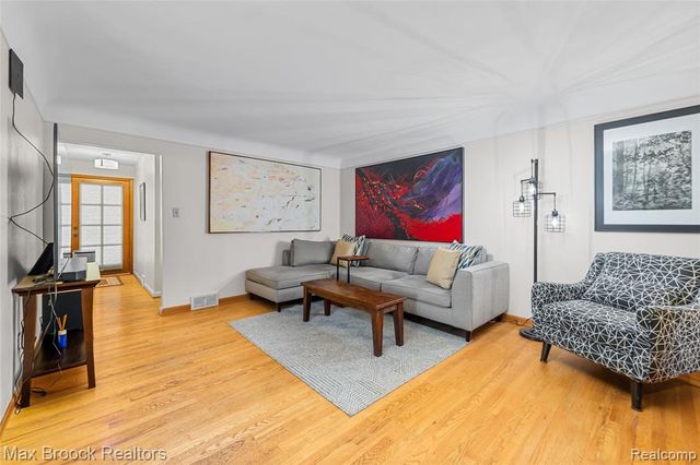171 S Glengarry Road, Bloomfield Hills, MI 48301
