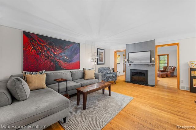 171 S Glengarry Road, Bloomfield Hills, MI 48301