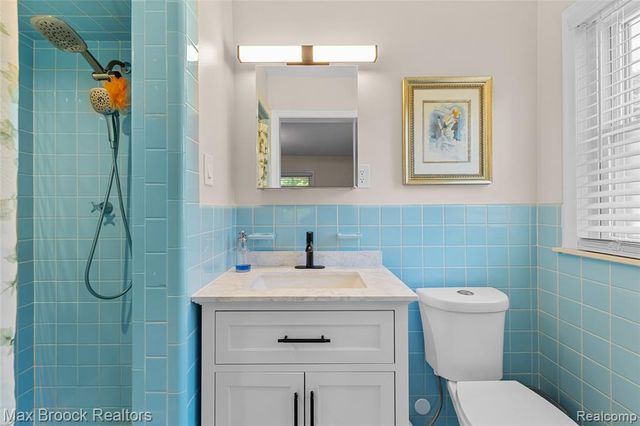 171 S Glengarry Road, Bloomfield Hills, MI 48301