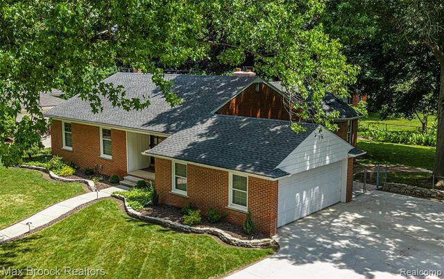 171 S Glengarry Road, Bloomfield Hills, MI 48301