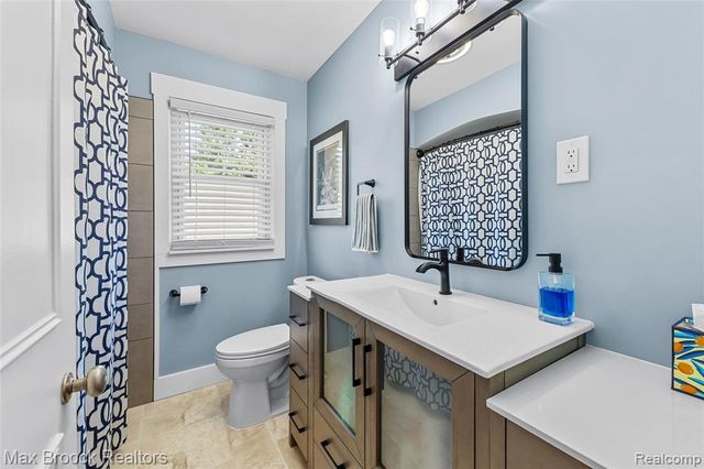 171 S Glengarry Road, Bloomfield Hills, MI 48301
