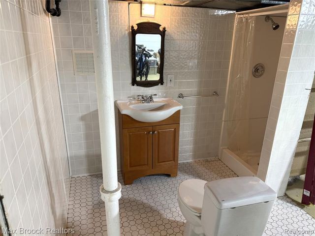 171 S Glengarry Road, Bloomfield Hills, MI 48301