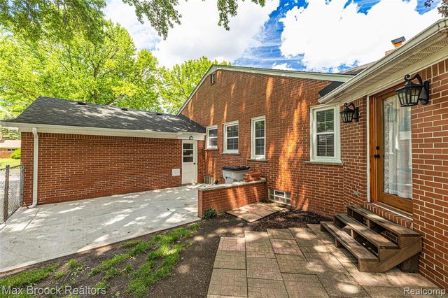 171 S Glengarry Road, Bloomfield Hills, MI 48301