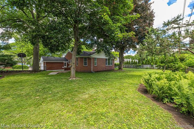 171 S Glengarry Road, Bloomfield Hills, MI 48301