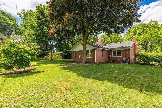 171 S Glengarry Road, Bloomfield Hills, MI 48301