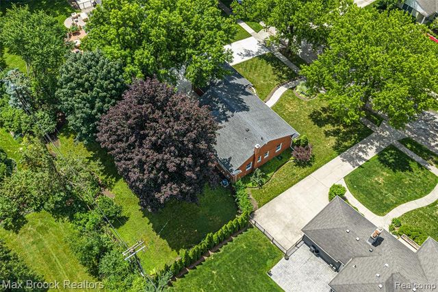 171 S Glengarry Road, Bloomfield Hills, MI 48301