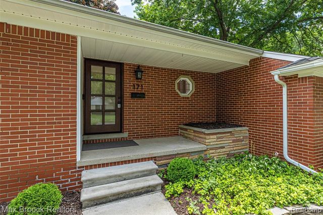 171 S Glengarry Road, Bloomfield Hills, MI 48301