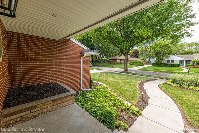 171 S Glengarry Road, Bloomfield Hills, MI 48301