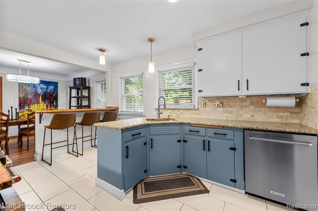 171 S Glengarry Road, Bloomfield Hills, MI 48301