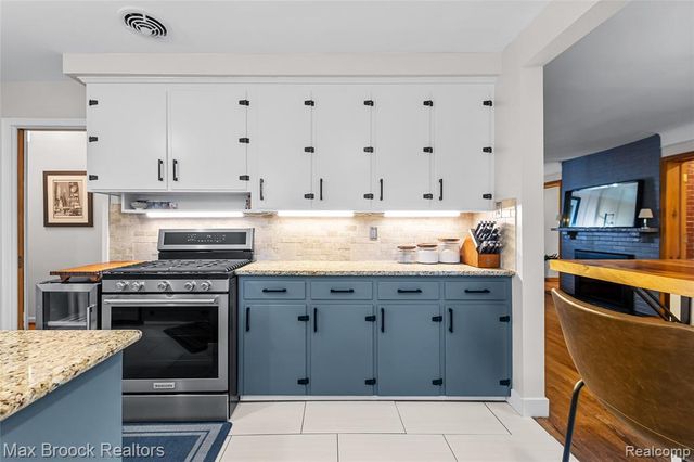 171 S Glengarry Road, Bloomfield Hills, MI 48301