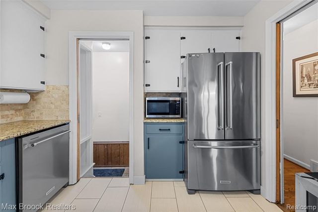 171 S Glengarry Road, Bloomfield Hills, MI 48301