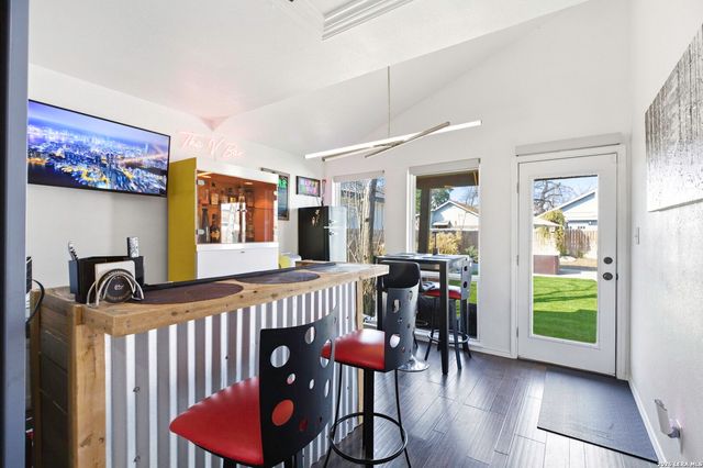 227 E BAYLOR, San Antonio, TX 78204