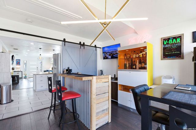 227 E BAYLOR, San Antonio, TX 78204