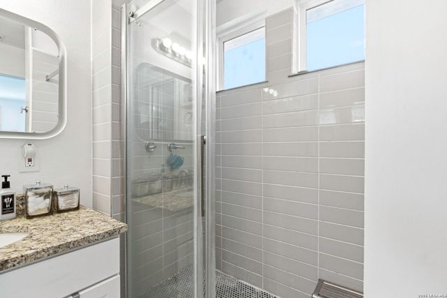 227 E BAYLOR, San Antonio, TX 78204