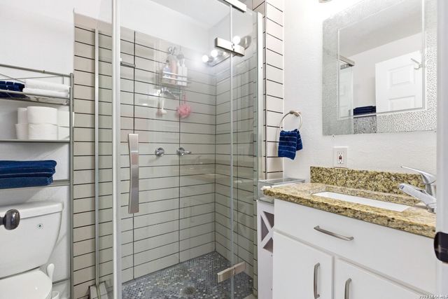 227 E BAYLOR, San Antonio, TX 78204