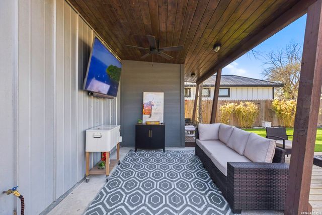 227 E BAYLOR, San Antonio, TX 78204